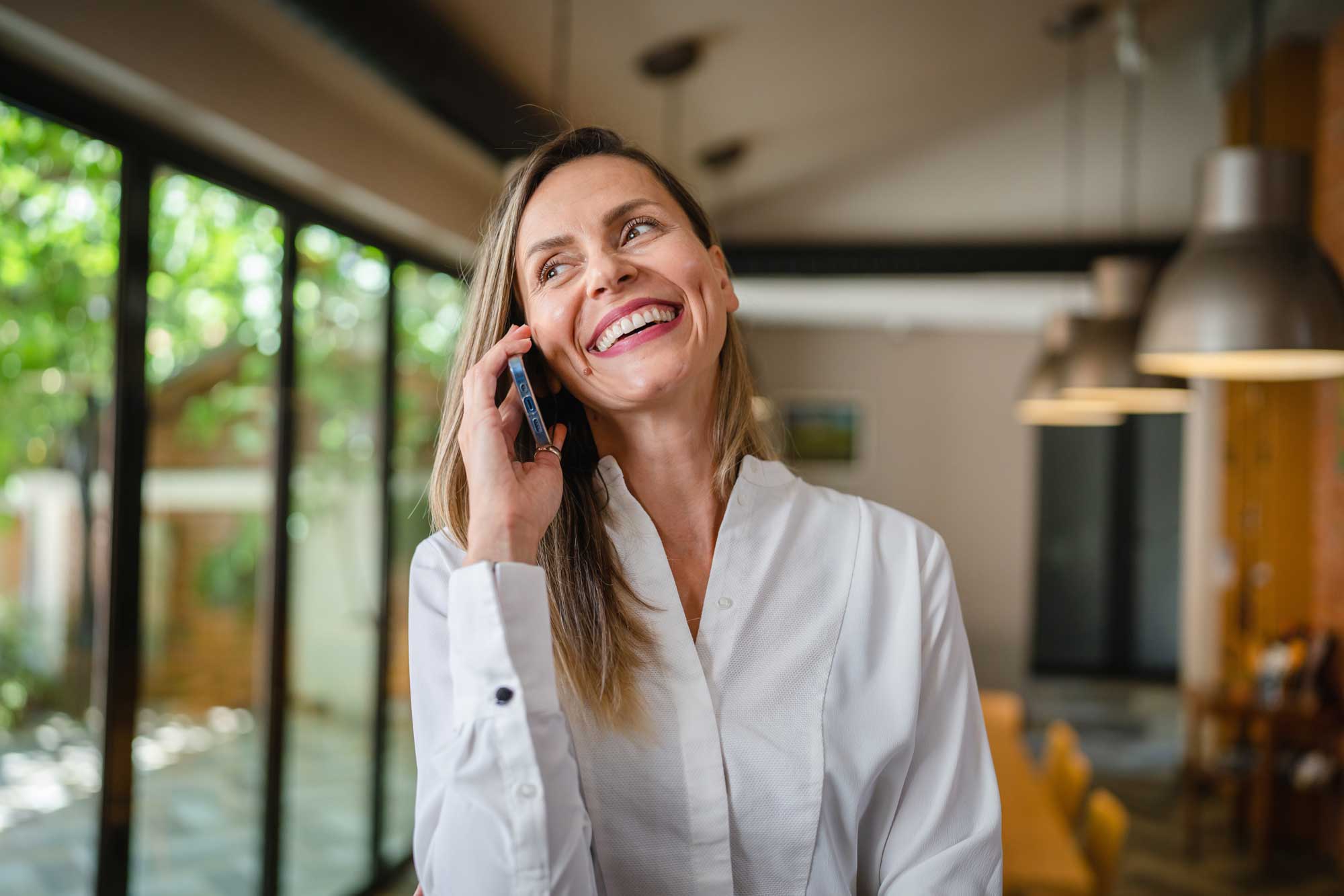 one_woman_mature_adult_middle_aged_caucasian_female_make_a_phone_call